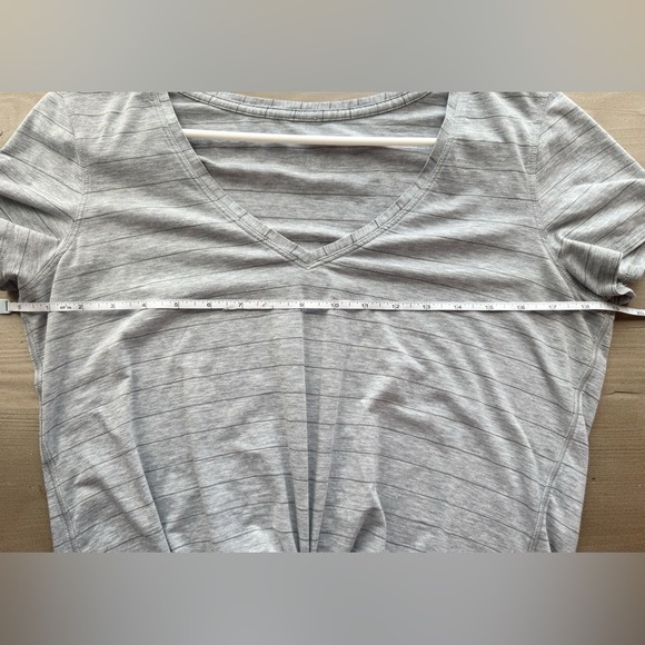 Lululemon Love Tee V Neck - Picture 4 of 11